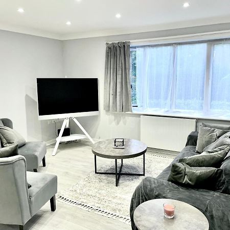 Lovely 1 Bed Apartment, 15Mins From Central London Kültér fotó