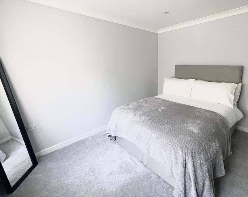Lovely 1 Bed Apartment, 15Mins From Central London Kültér fotó